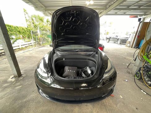 Used 2018 Tesla Model 3 Long Range RWD image 5