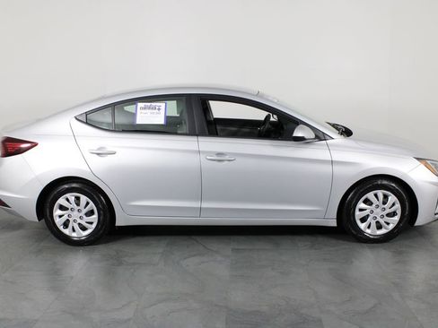 Used 2020 Hyundai Elantra SE image 13