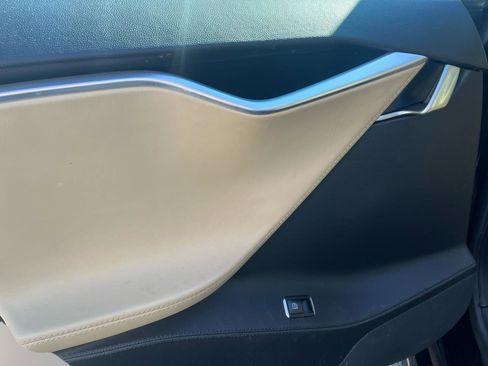 Used 2013 Tesla Model S 4dr Sdn image 18