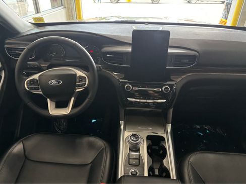 Used 2023 Ford Explorer Limited w/ Limited Technology Package AWD/4WD image 13