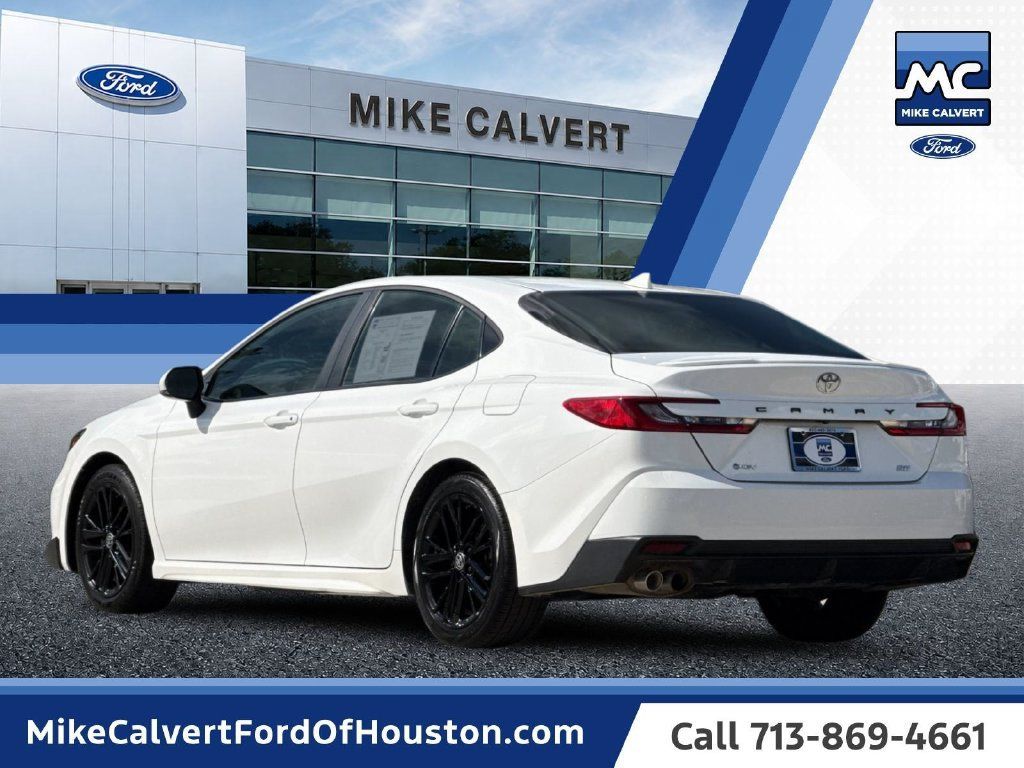 Used 2025 Toyota Camry SE FWD image 3