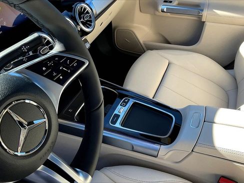 New 2026 Mercedes-Benz GLB 250 4MATIC image 8