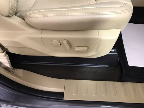 Used 2020 Ford F150 Lariat w/ Equipment Group 502A Luxury image 10