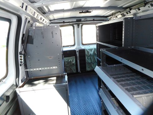 Used 2016 Chevrolet Express 2500 RWD image 27