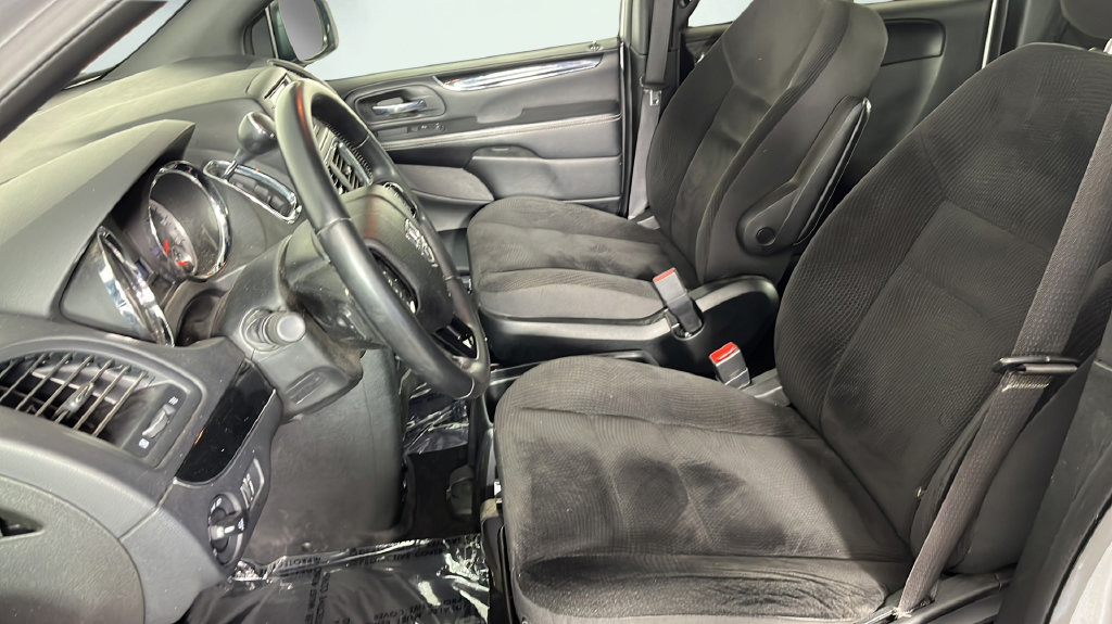 Used 2018 Dodge Grand Caravan SE FWD image 14