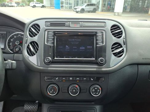 Used 2017 Volkswagen Tiguan S FWD image 10