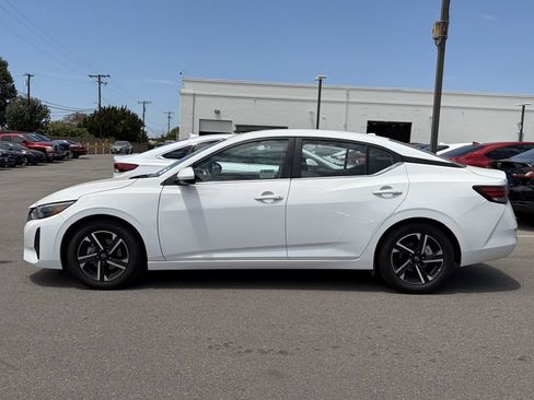 Used 2024 Nissan Sentra SV FWD image 2