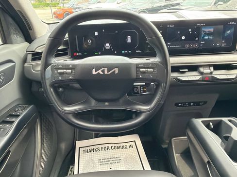 Used 2024 Kia EV9 Light Long Range RWD image 23