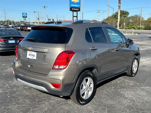 Certified 2022 Chevrolet Trax LT w/ LT Convenience Package image 5