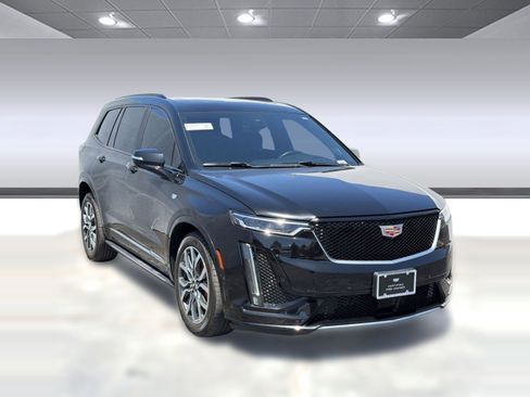 Certified 2022 Cadillac XT6 Sport w/ Platinum Package AWD/4WD image 6