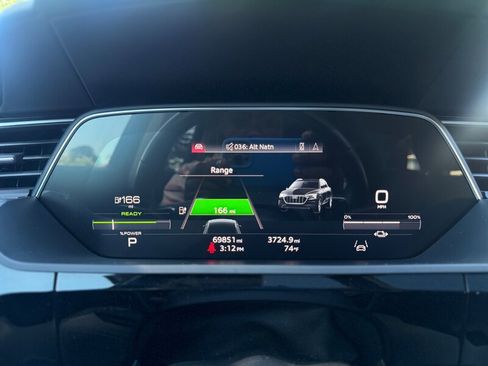 Used 2021 Audi e-tron Premium Plus w/ Premium Plus Package AWD/4WD image 12