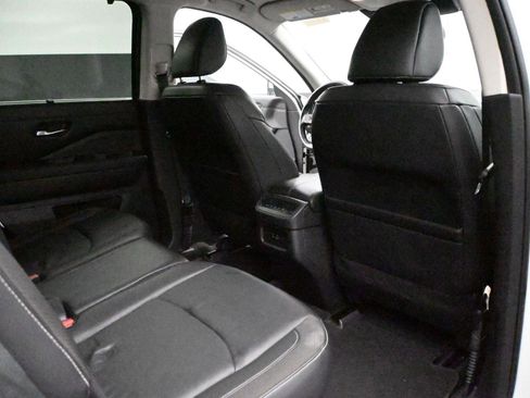 Used 2022 Nissan Pathfinder SL w/ SL Black Package image 19