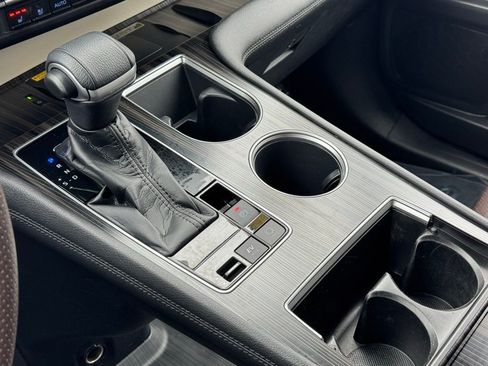 Certified 2021 Toyota Sienna Platinum image 40