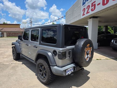 Used 2021 Jeep Wrangler Unlimited Sport AWD/4WD image 3