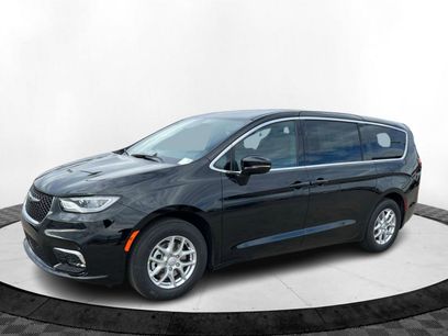 New 2026 Chrysler Pacifica Select