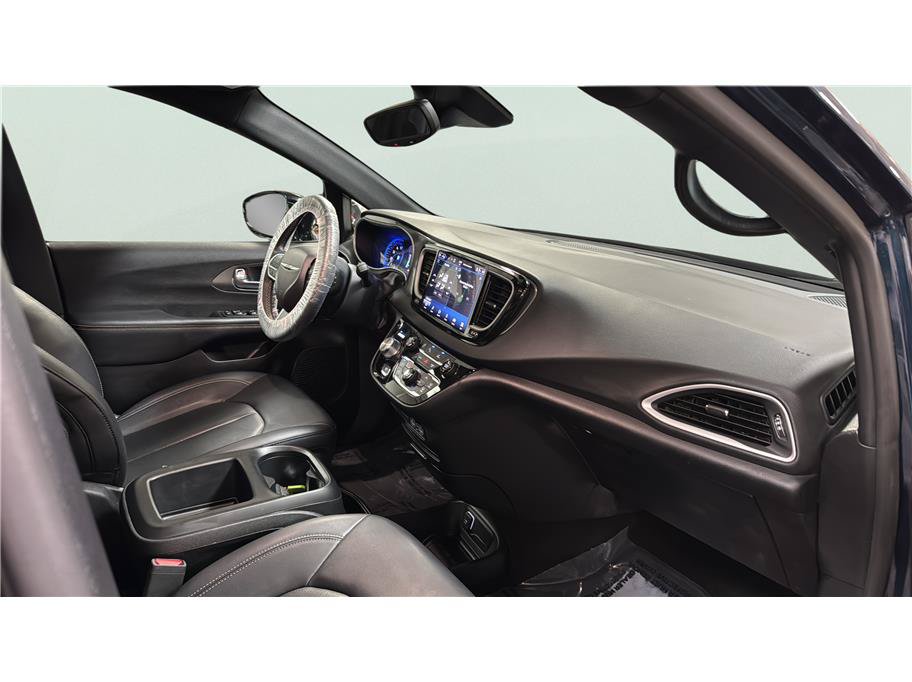 Used 2025 Chrysler Pacifica Select FWD image 27