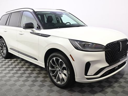 New 2026 Lincoln Aviator AWD w/ Jet Appearance Package image 8
