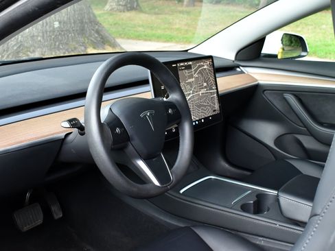 Used 2023 Tesla Model 3 Standard Range RWD image 19