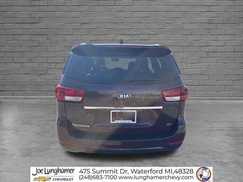Used 2017 Kia Sedona EX FWD image 4