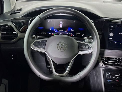 New 2025 Volkswagen Taos SE image 13