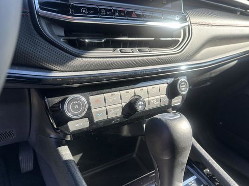 Used 2025 Jeep Compass Trailhawk image 31