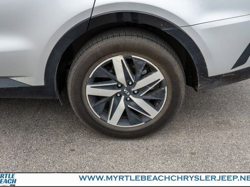 Used 2021 Kia Sorento S w/ Panoramic Sunroof Package image 12