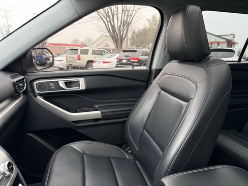 Used 2022 Ford Explorer XLT w/ Equipment Group 202A image 24