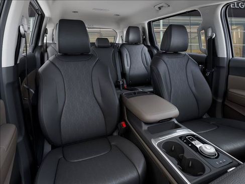 Used 2026 Kia Carnival EX FWD image 15