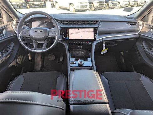 New 2026 Jeep Grand Cherokee Altitude image 25