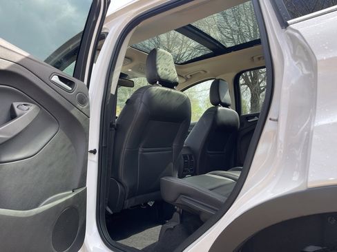 Used 2019 Ford Escape Titanium image 11