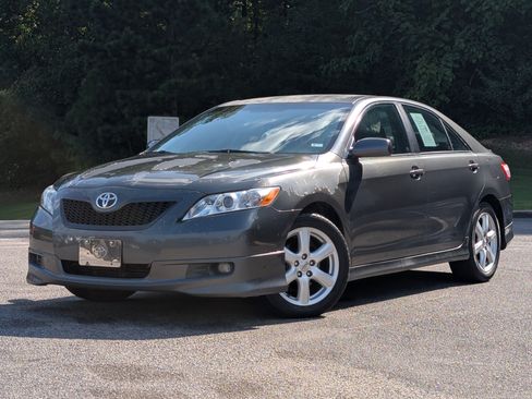 Used 2009 Toyota Camry SE FWD image 4