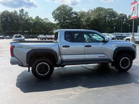Used 2024 Toyota Tacoma TRD Off-Road AWD/4WD image 9