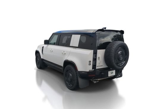 Certified 2025 Land Rover Defender 110 V8 AWD/4WD image 6