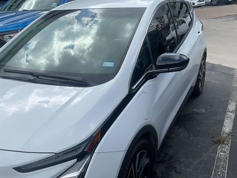 Used 2023 Chevrolet Bolt LT w/ Infotainment Package FWD image 4