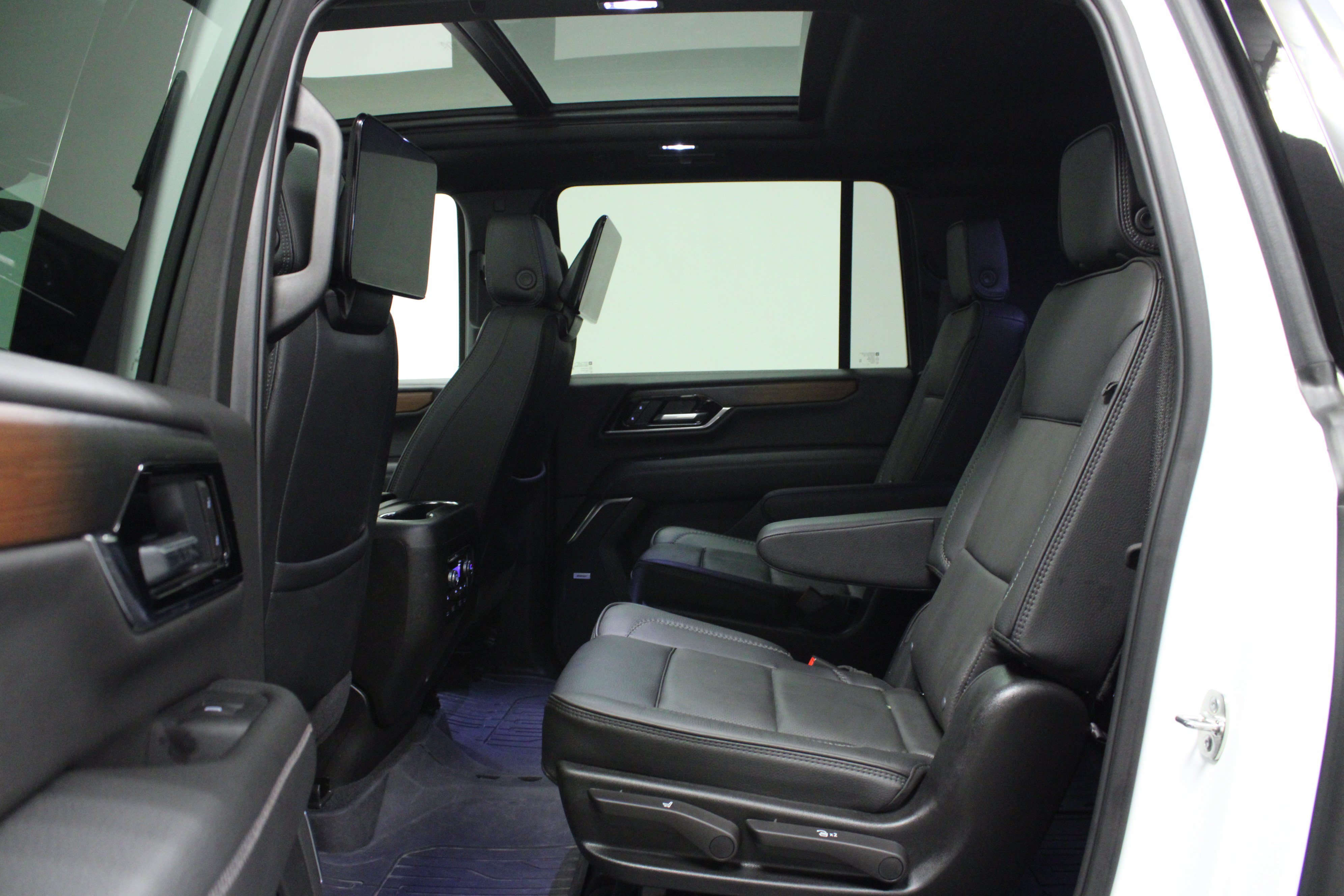 Used 2026 GMC Yukon XL Denali w/ Advanced Technology Package AWD/4WD image 14