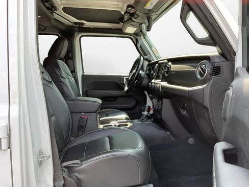 Used 2022 Jeep Wrangler Unlimited Sahara w/ Cold Weather Group image 15