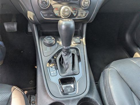 Used 2021 Jeep Cherokee Limited AWD/4WD image 22