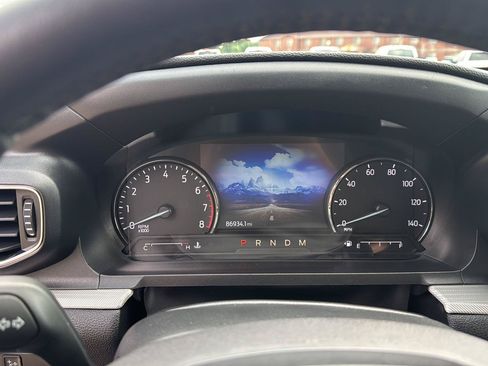 Used 2020 Ford Explorer XLT w/ Equipment Group 202A AWD/4WD image 22
