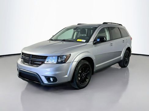 Used 2019 Dodge Journey SE w/ Connectivity Group FWD image 3