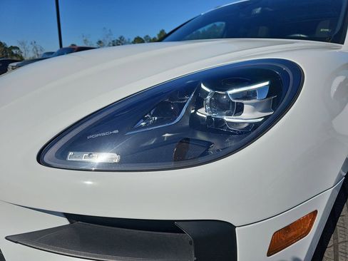 Used 2021 Porsche Macan Base image 35