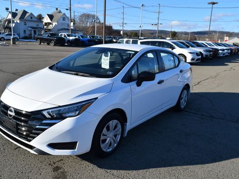 New 2025 Nissan Versa S w/ Trunk Package image 2