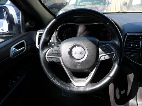 Used 2019 Jeep Grand Cherokee Altitude image 31