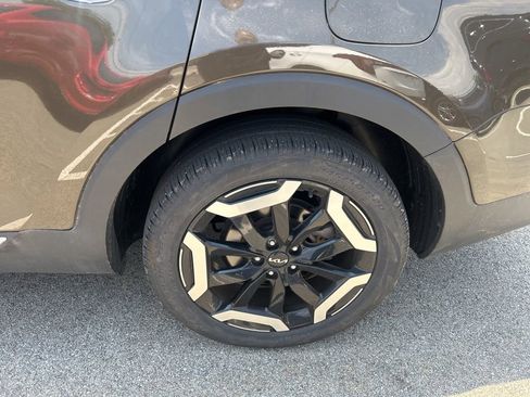 Certified 2024 Kia Telluride EX w/ EX Captain's Chair Package AWD/4WD image 9