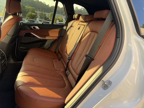 Used 2026 BMW X5 xDrive40i w/ M Sport Package AWD/4WD image 32