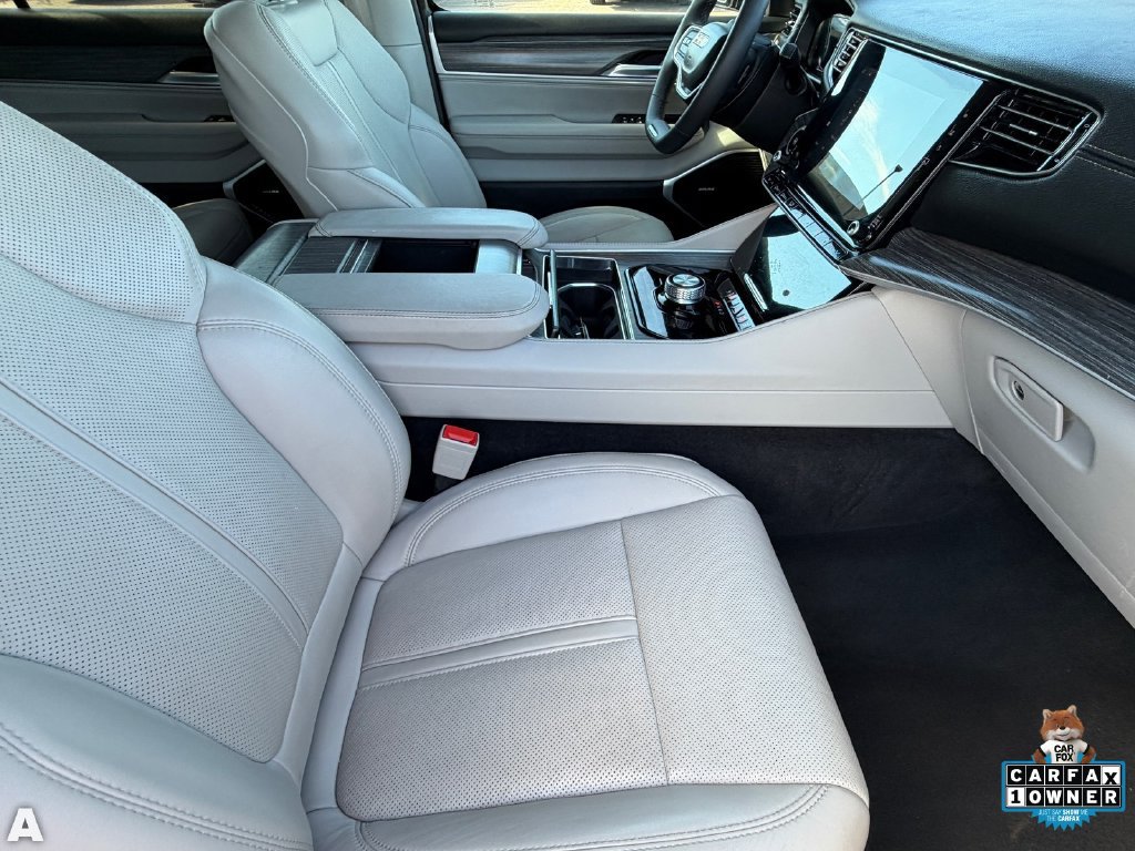 Used 2024 Jeep Wagoneer Series II w/ Flexible Seating Group RWD image 12