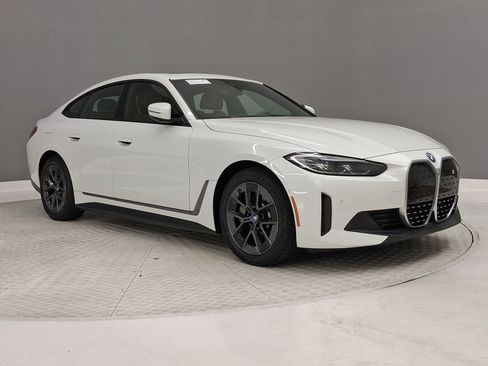 Used 2023 BMW i4 eDrive35 w/ Premium Package RWD image 5