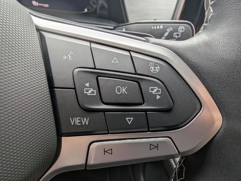 Used 2024 Volkswagen Atlas Cross Sport SE image 33