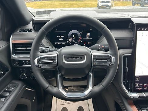 Used 2025 GMC Yukon Denali w/ Sun & Power Step Package image 4