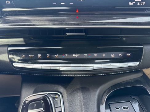 Used 2022 Cadillac Escalade Premium Luxury w/ Performance Package image 22