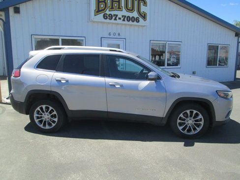 Used 2020 Jeep Cherokee Latitude Plus w/ Travel & Safety Group FWD image 2